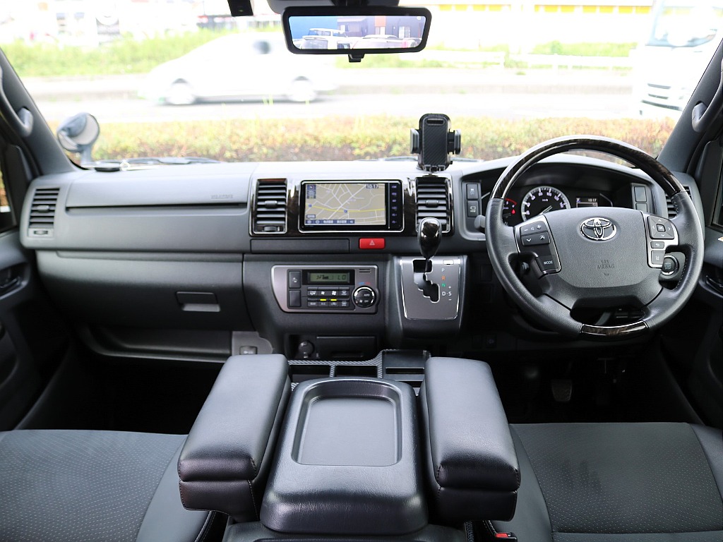 ＦＬＥＸグループは「すべての人に愛車を」をコンセプトに車種別に全国展開中！愛車と一緒に、ライフスタイルを充実させてもらいたいという思いで、ランクル仙台泉店では皆様のご要望になんでもお応えします♪