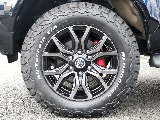 タイヤ&ホイールは専用の18インチAWにBFグッドリッチ265/65R18サイズのATタイヤを装着済みです!