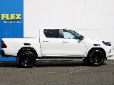 GR-Sはフェイス周り、オーバーフェンダーなど大きく外装の意匠変更されております！