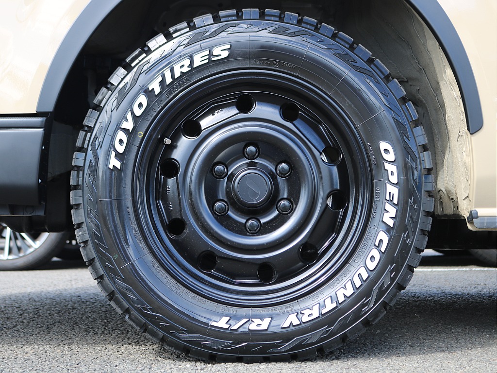 タイヤはPawの16インチAWにTOYOのオープンカントリーを装着しております♪