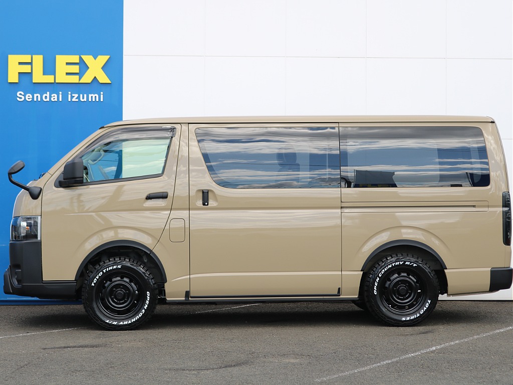 稀少なアースカラーパッケージのベージュカラーにオフロード感のあるカスタム満載の車両です♪