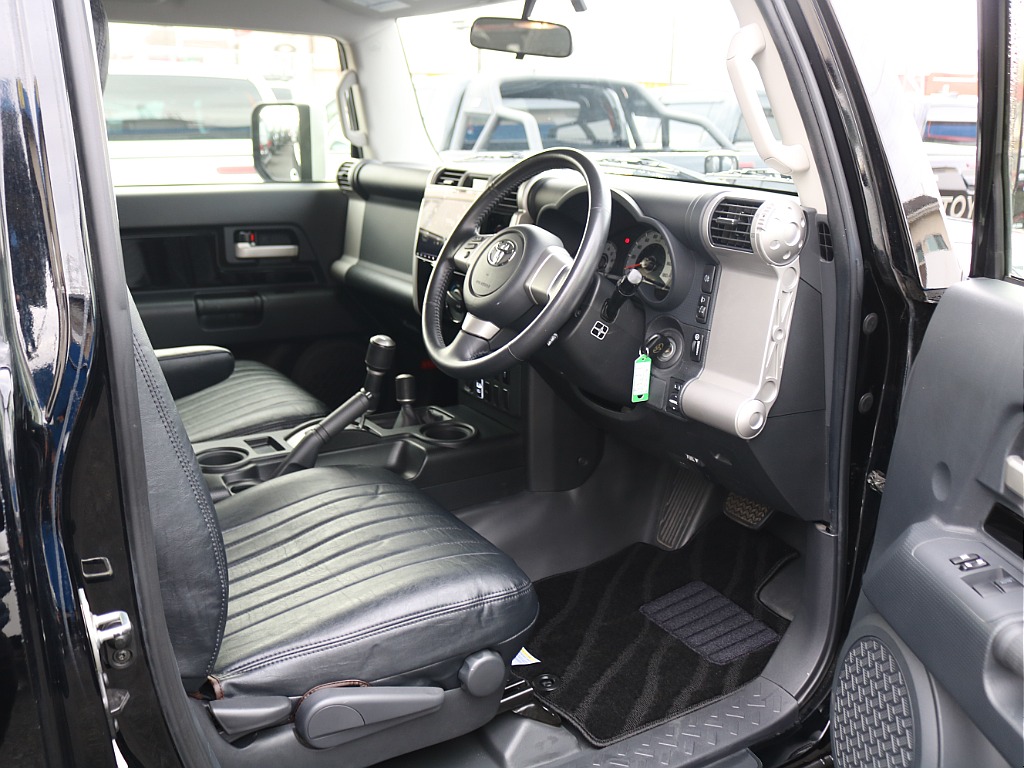 ＦＬＥＸグループは「すべての人に愛車を」をコンセプトに車種別に全国展開中！愛車と一緒に、ライフスタイルを充実させてもらいたいという思いで、ランクル仙台泉店では皆様のご要望になんでもお応えします♪