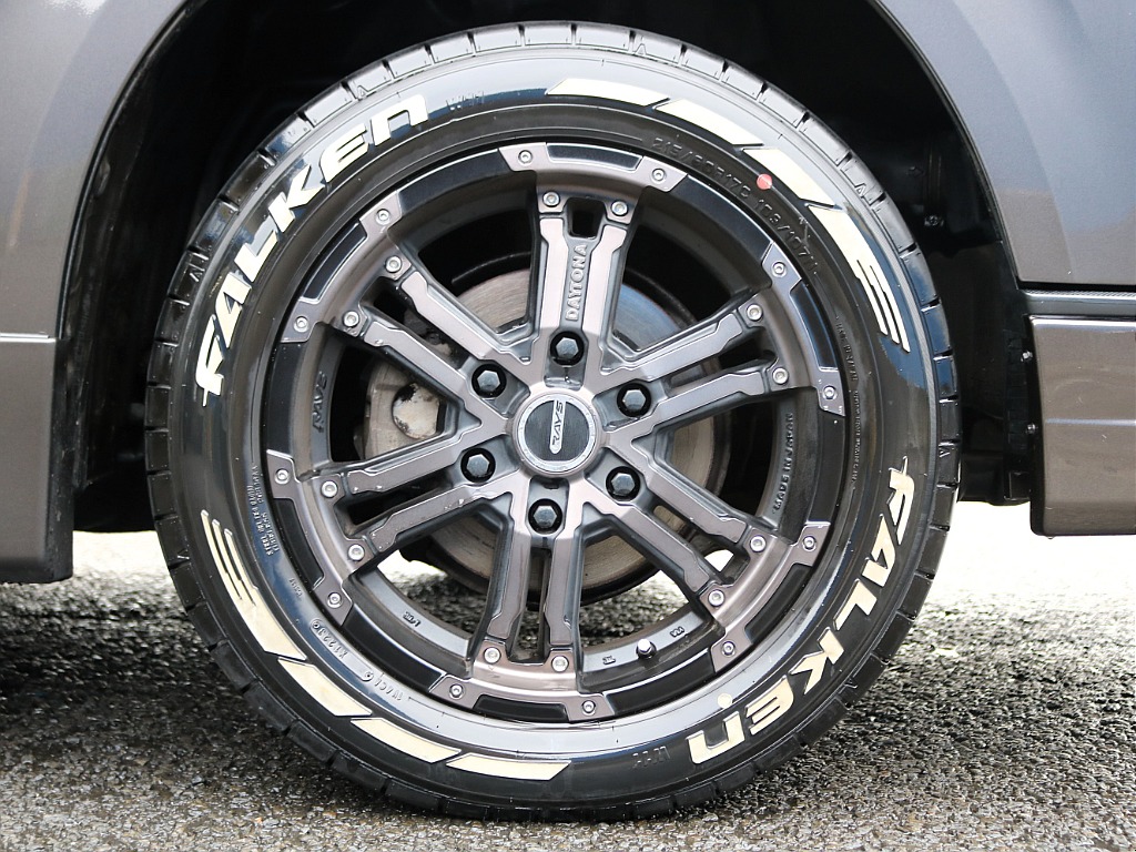 タイヤはRAYS DAYTONA 17インチAWにFALKENタイヤを装着済みです♪
