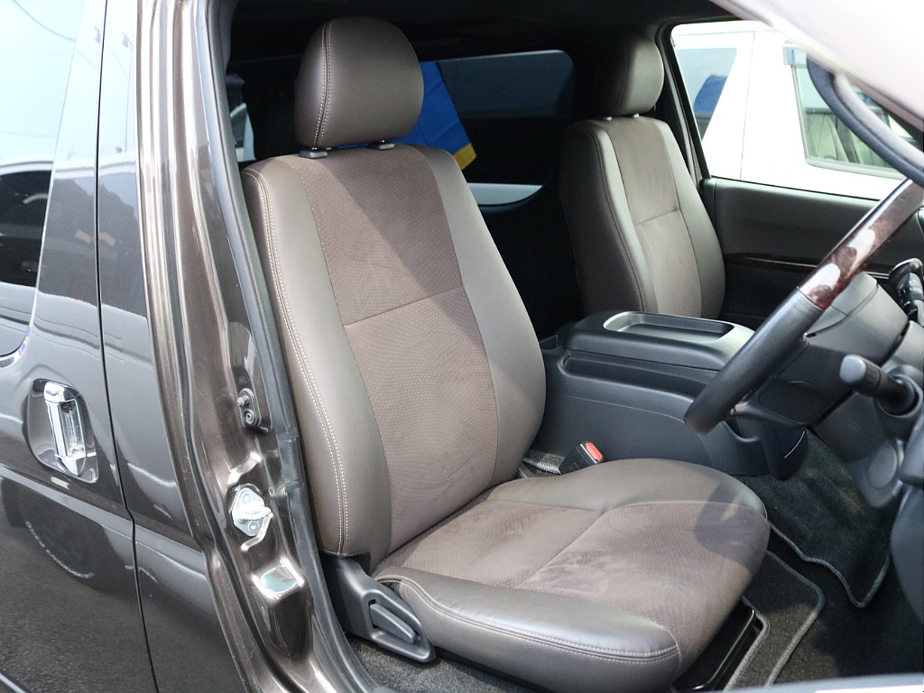 ＦＬＥＸグループは「すべての人に愛車を」をコンセプトに車種別に全国展開中！愛車と一緒に、ライフスタイルを充実させてもらいたいという思いで、ランクル仙台泉店では皆様のご要望になんでもお応えします♪