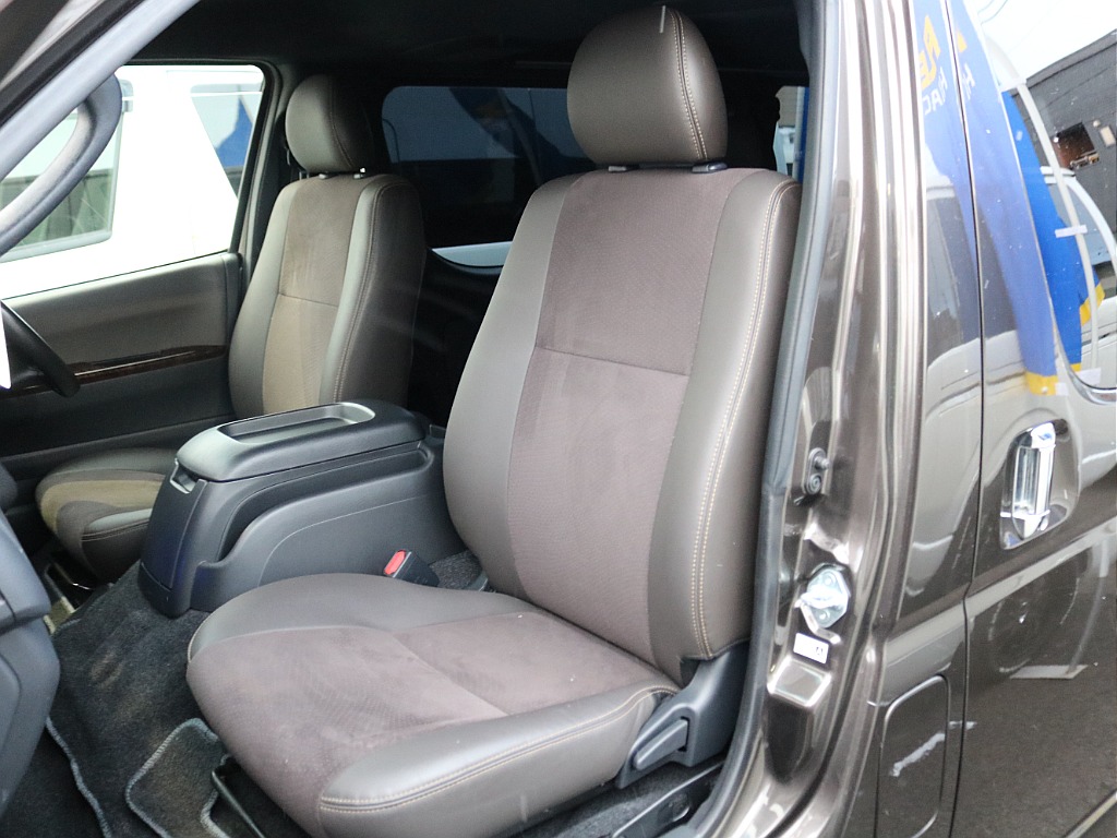 ＦＬＥＸグループは「すべての人に愛車を」をコンセプトに車種別に全国展開中！愛車と一緒に、ライフスタイルを充実させてもらいたいという思いで、ランクル仙台泉店では皆様のご要望になんでもお応えします♪