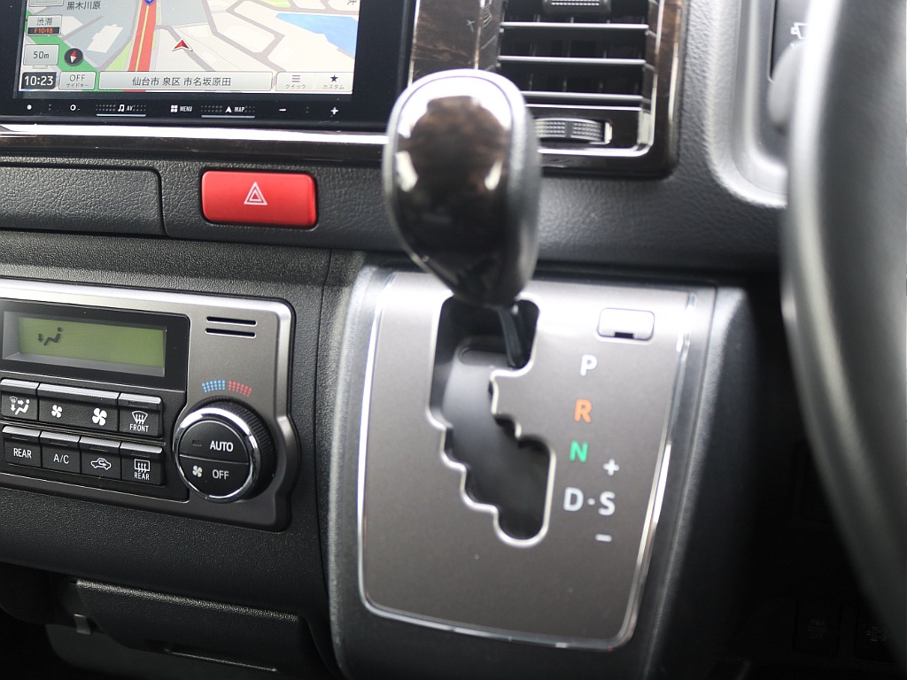 ＦＬＥＸグループは「すべての人に愛車を」をコンセプトに車種別に全国展開中！愛車と一緒に、ライフスタイルを充実させてもらいたいという思いで、ランクル仙台泉店では皆様のご要望になんでもお応えします♪