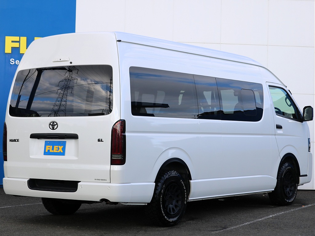 ランドクルーザーやハイエースなどを常時40台以上展示！お客様のニーズにあった最適なお車をご提案させていただきます。ご来店の際はお気軽にお問合わせください！