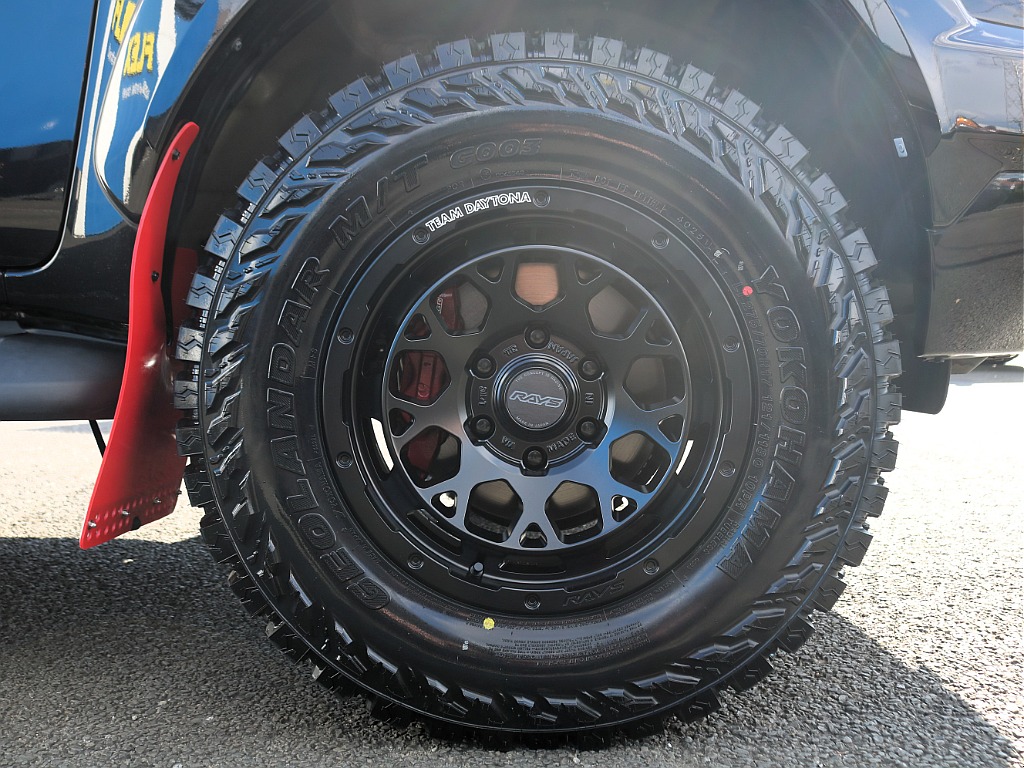足元にはRAYS17インチAW（D108）にYOKOHAMAジオランダー275MTタイヤをインストール！！