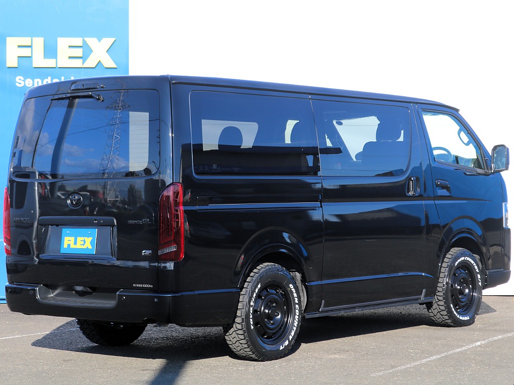 ランドクルーザーやハイエースなどを常時40台以上展示！お客様のニーズにあった最適なお車をご提案させていただきます。ご来店の際はお気軽にお問合わせください！