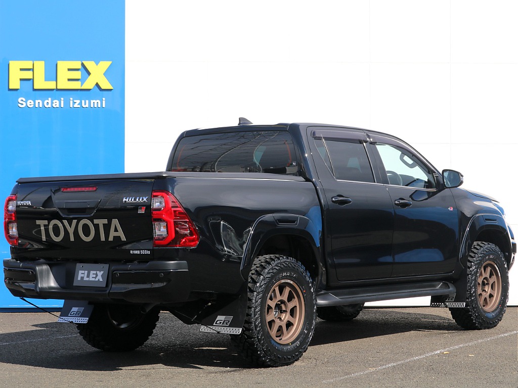 ランドクルーザーやハイエースなどを常時40台以上展示！お客様のニーズにあった最適なお車をご提案させていただきます。ご来店の際はお気軽にお問合わせください！