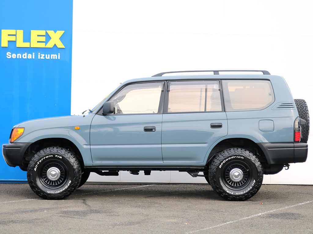 ノーマル車高ですので乗り降りもしやすくなっております♪ステップレスにすることで見た目もすっきりしますね♪