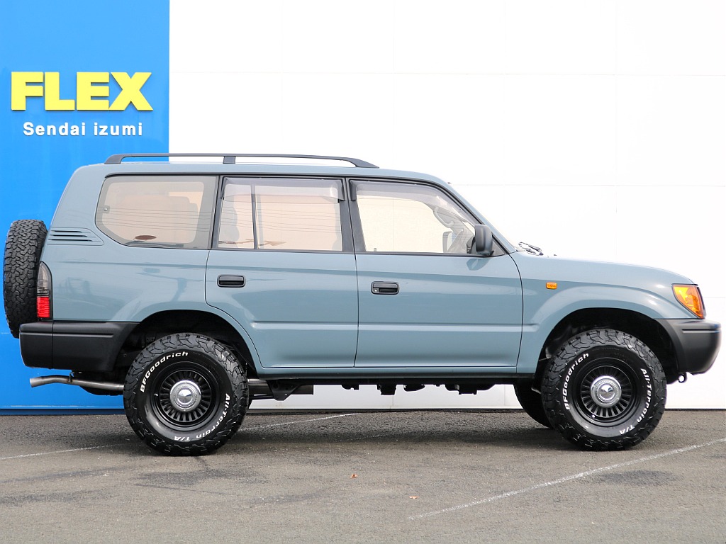 サイドマーカーとコーナーレンズをオレンジにすることでアクセントになりクラシカルな仕上がりになります♪