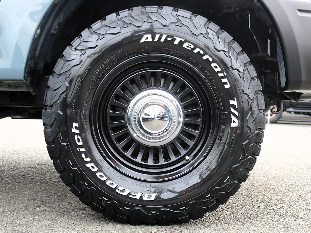 足元はDEANカリフォルニア16インチAWにBFグッドリッチ235ATタイヤを装着済みです♪足元もお洒落に仕上がっております♪