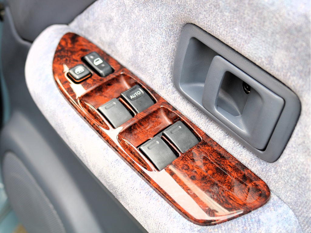 ＦＬＥＸグループは「すべての人に愛車を」をコンセプトに車種別に全国展開中！愛車と一緒に、ライフスタイルを充実させてもらいたいという思いで、ランクル仙台泉店では皆様のご要望になんでもお応えします♪