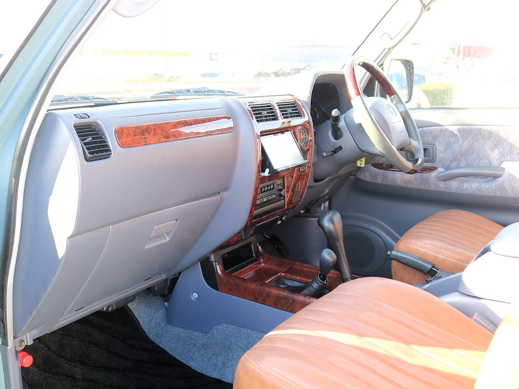 木目調パネルとブラウンシートカバーの相性バッチリです♪