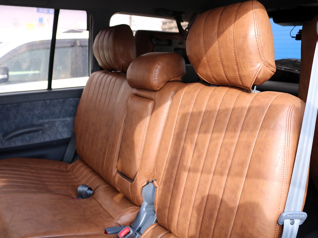 室内は専門のルームクリーニング施工済みです！小さなお子様連れのご家族様も安心してお乗りいただけます！外せる部品は外し、特殊洗剤＆専門用品で可能な限り汚れや使用感は除去します♪