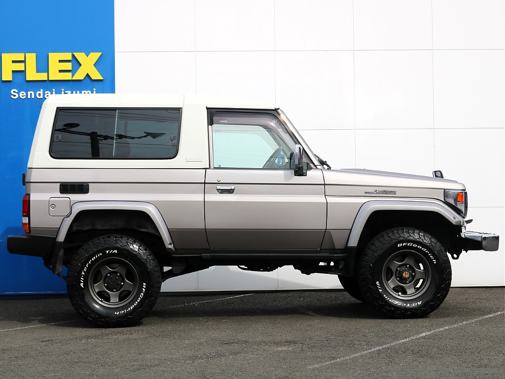 3インチリフトアップ済み！ジールリフトアップキットを使用、リーフスプリングも交換済みです♪公認済みで足回り補正もバッチリです♪