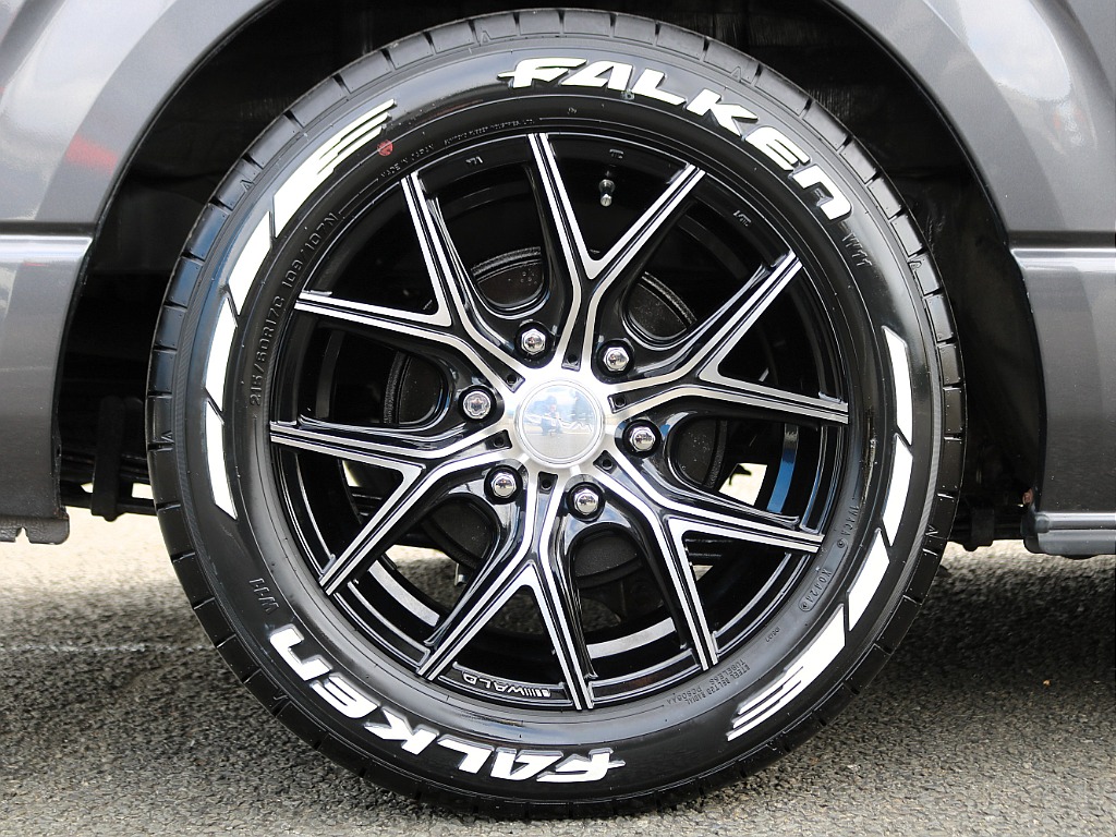 タイヤはWALD17インチAWにFALKENタイヤを装着済みです♪