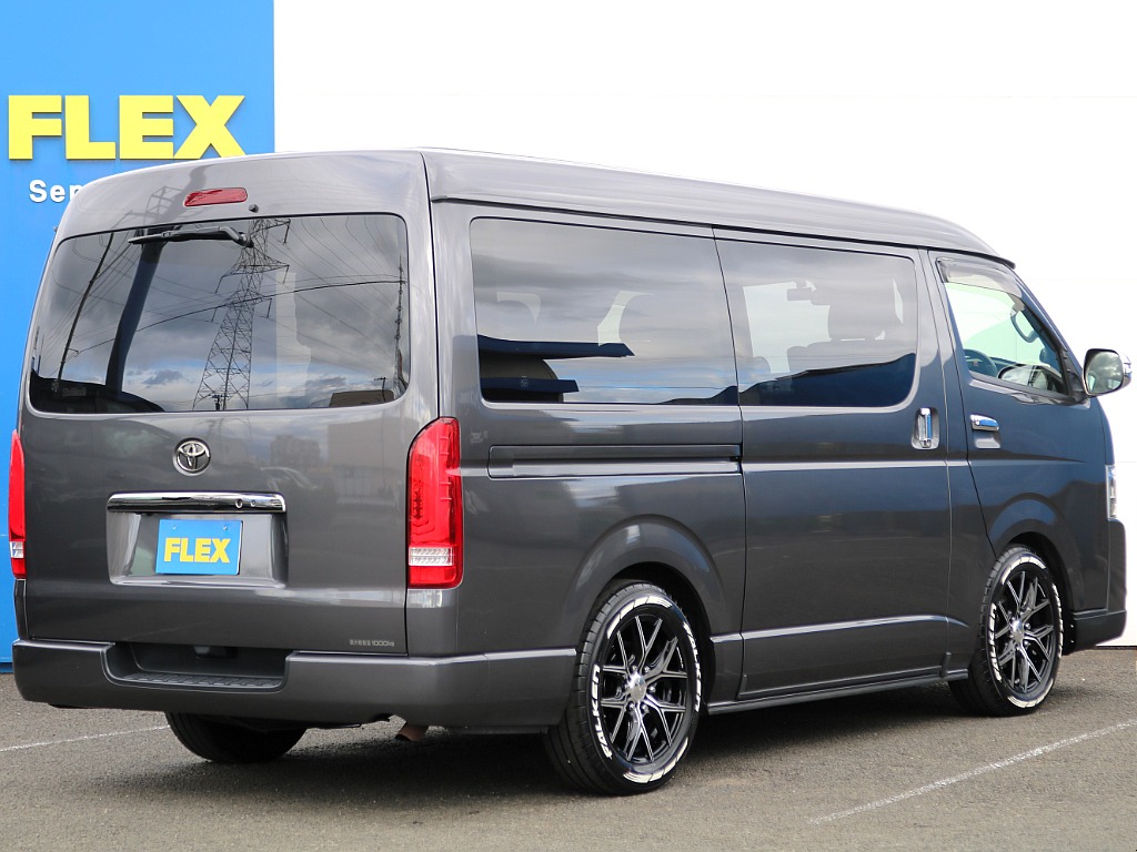 ランドクルーザーやハイエースなどを常時40台以上展示！お客様のニーズにあった最適なお車をご提案させていただきます。ご来店の際はお気軽にお問合わせください！