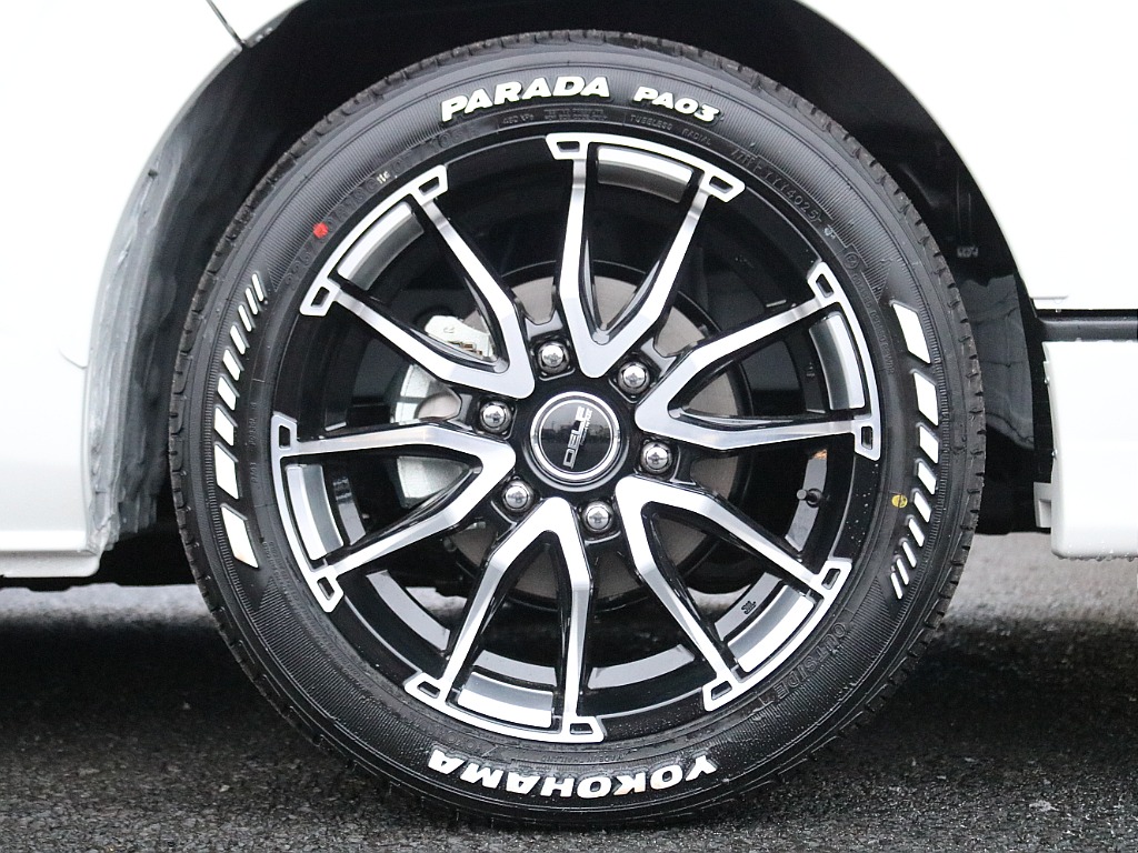 足元はDELF06 18インチAWにPARADA PA03タイヤを装着済み♪