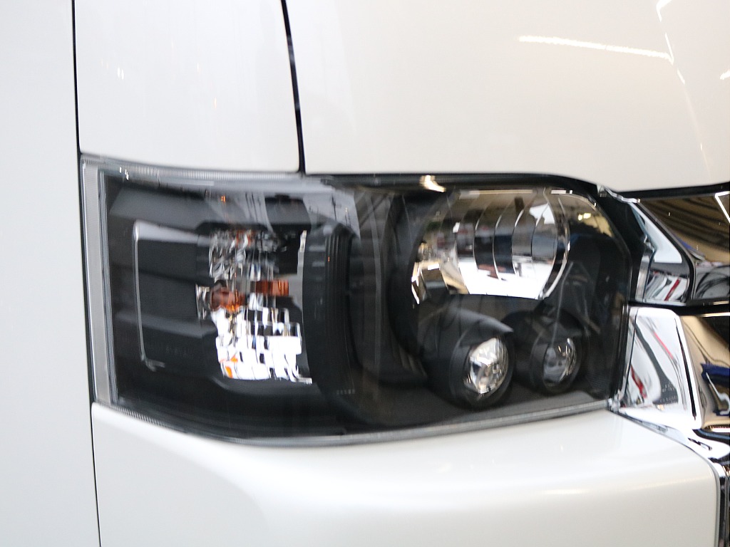 ヘッドライトは大人気のインナーブラック施工済み♪