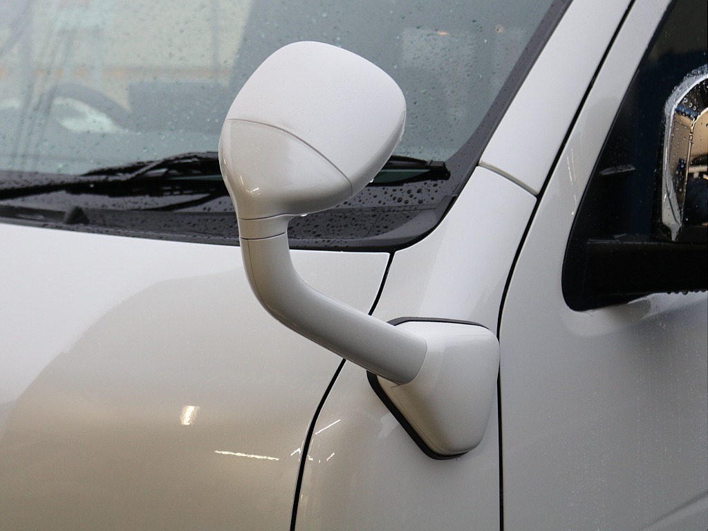 ガッツミラーはボディ同色で統一させました♪引き締まった見た目になります♪