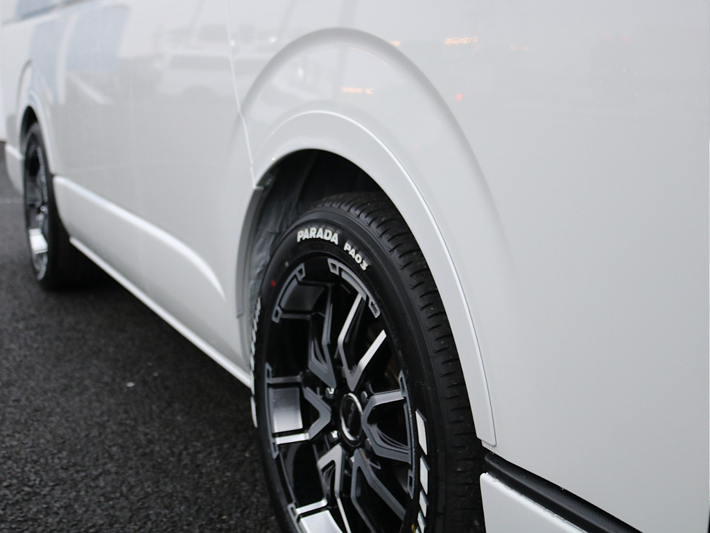 デルフィーノラインのオーバーフェンダーを装着済み♪さりげない部分ですが意匠性が上がります♪