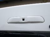 メーカーオプションのデジタルインナーミラーも完備♪後ろの長いハイエースでも安心して後方確認できます♪