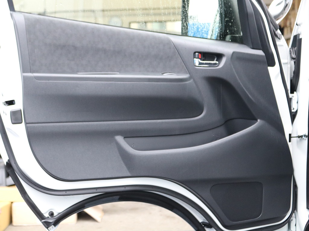 ＦＬＥＸグループは「すべての人に愛車を」をコンセプトに車種別に全国展開中！愛車と一緒に、ライフスタイルを充実させてもらいたいという思いで、ランクル仙台泉店では皆様のご要望になんでもお応えします♪