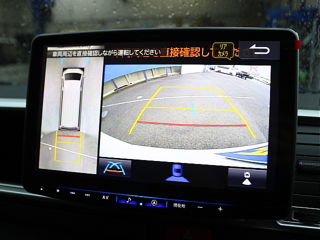 バックモニターも勿論完備♪運転に自信がない方でも運転がし易くなります♪