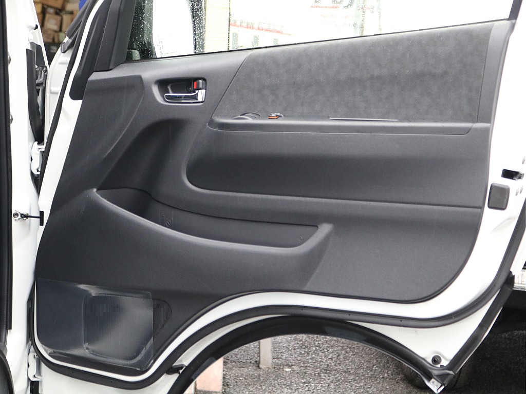 ＦＬＥＸグループは「すべての人に愛車を」をコンセプトに車種別に全国展開中！愛車と一緒に、ライフスタイルを充実させてもらいたいという思いで、ランクル仙台泉店では皆様のご要望になんでもお応えします♪