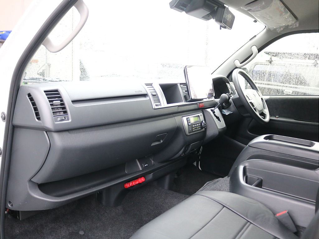 実際にご来店が難しい、遠方にお住まいのお客様もご安心ください！お電話やメールにてお車のご説明、ご覧になりたい箇所の追加画像、お見積書の郵送、と当店スタッフが丁寧に対応させていただきます♪