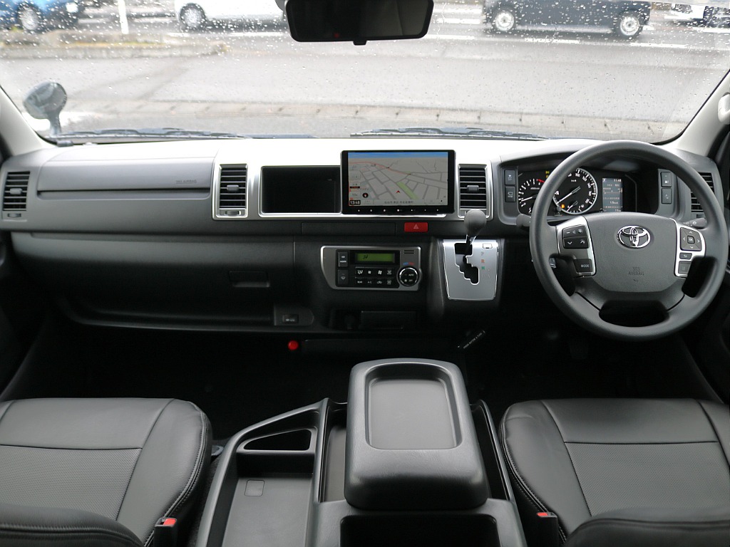 トヨタ ハイエース(2枚目)