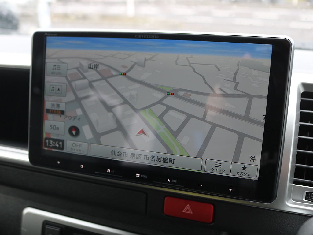 トヨタ ハイエース(4枚目)