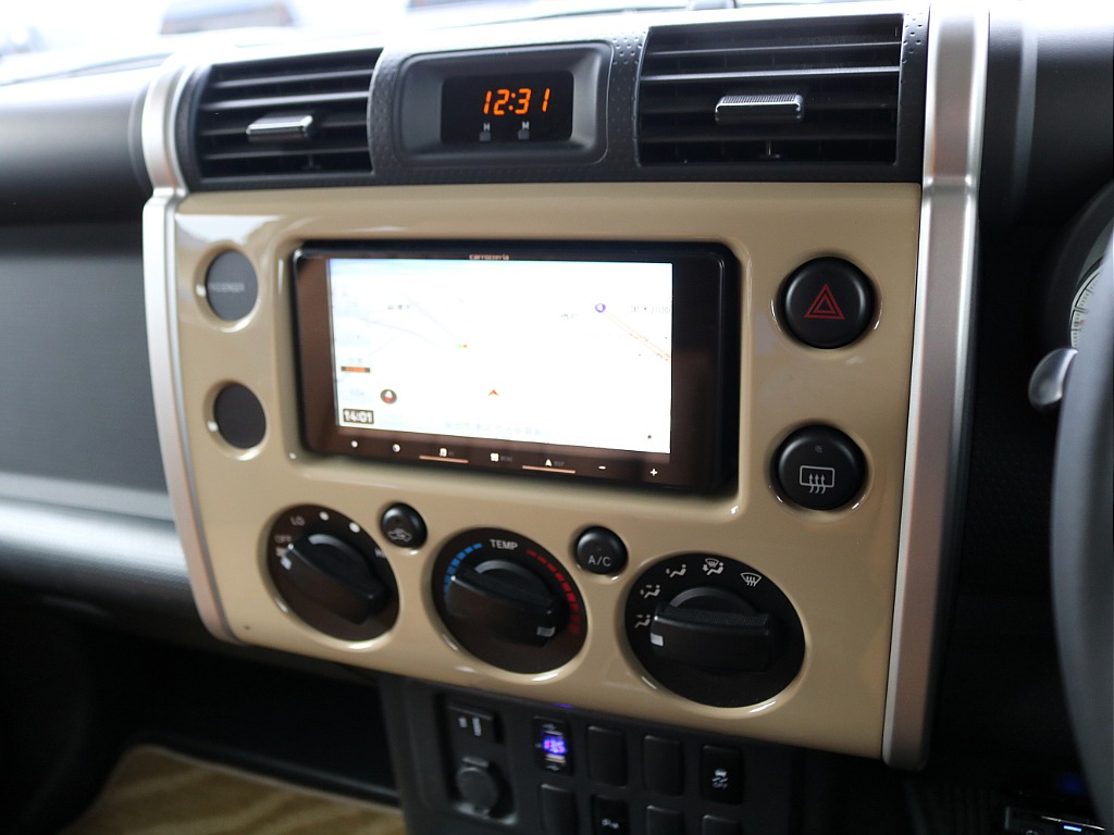 インテリアのセンターパネルはボディー同色になっておりますので外装・内装で統一感があります♪