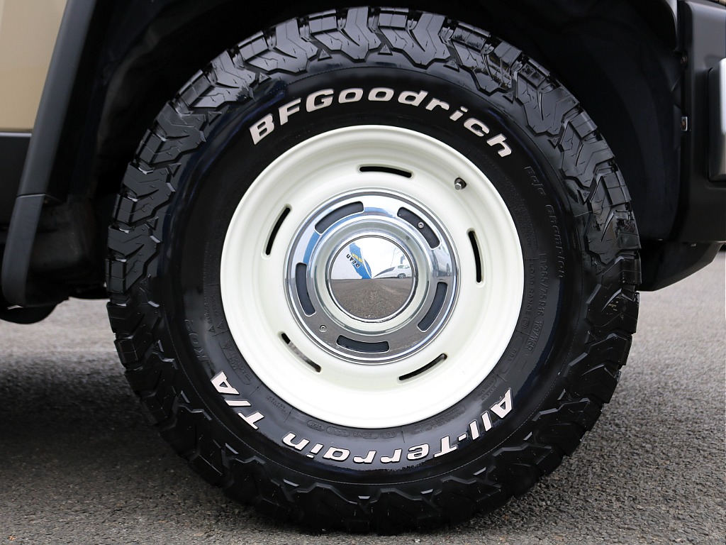 足元はDEANクロスカントリー16インチAWにBFグッドリッチATタイヤを装着済みです♪マーガレットホワイトカラーのホイールが可愛らしさを演出しております♪