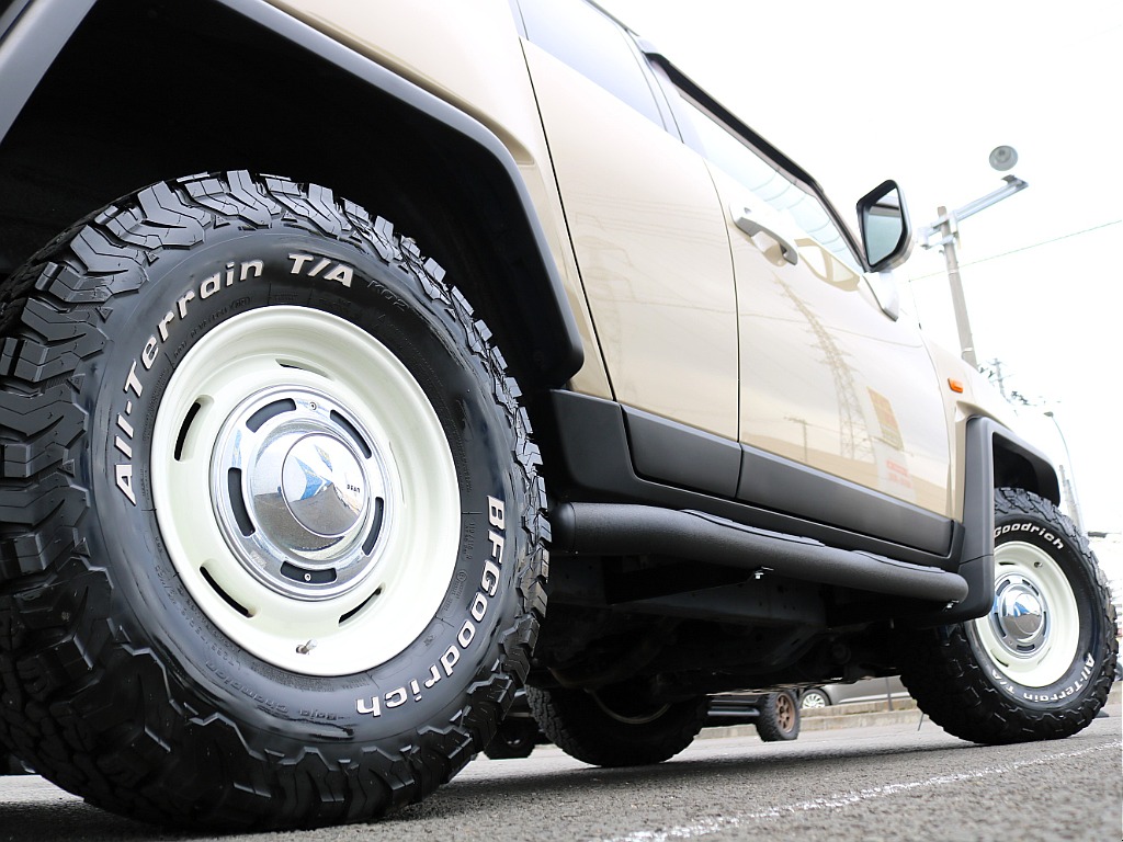 タイヤ周りとボディーの配色は相性バッチリ！！