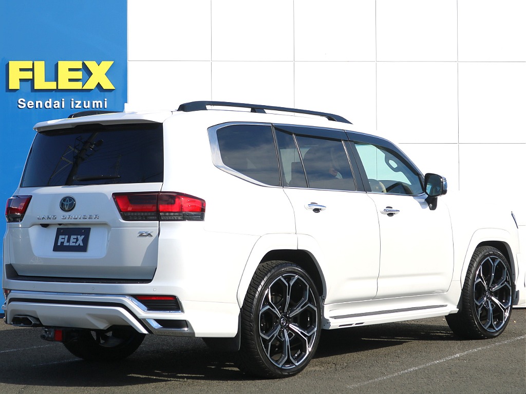 ランドクルーザーやハイエースなどを常時40台以上展示！お客様のニーズにあった最適なお車をご提案させていただきます。ご来店の際はお気軽にお問合わせください！