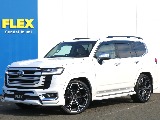 令和４年式ランドクルーザー300の上級グレードZX！ワンオーナー車で低走行の1.5万キロ！高額アイテム多数の車両が買取にて入庫いたしました♪