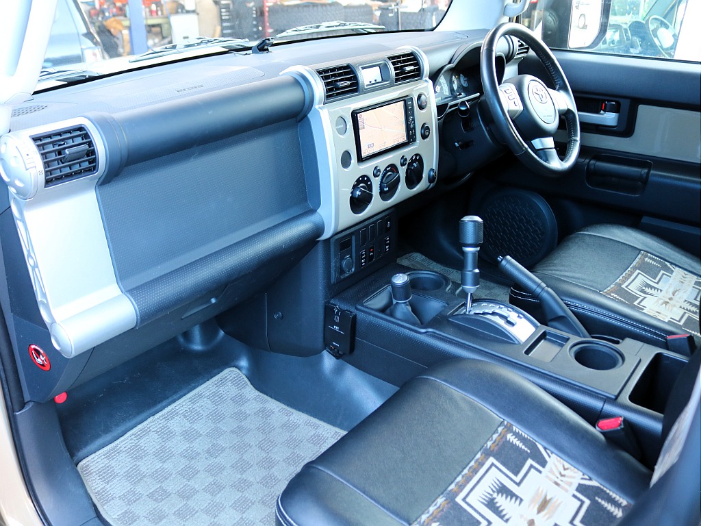 ＦＬＥＸグループは「すべての人に愛車を」をコンセプトに車種別に全国展開中！愛車と一緒に、ライフスタイルを充実させてもらいたいという思いで、ランクル仙台泉店では皆様のご要望になんでもお応えします♪