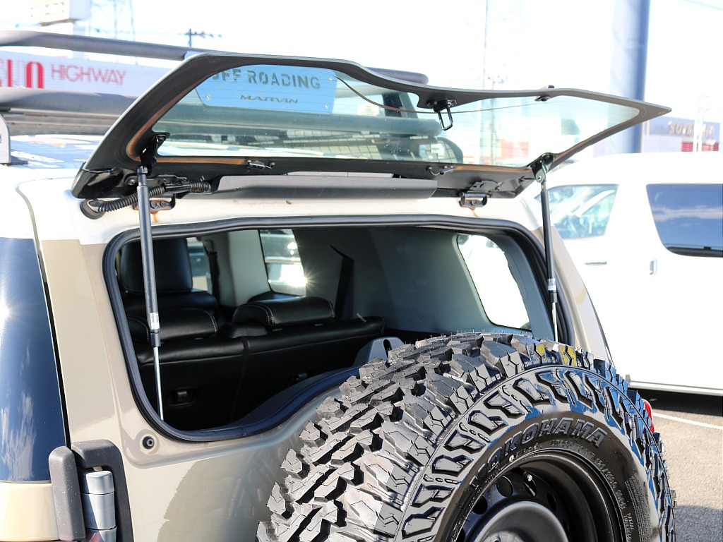 リアの窓を開けることもできますのでリアゲートを開けなくても荷物の出し入れができます♪