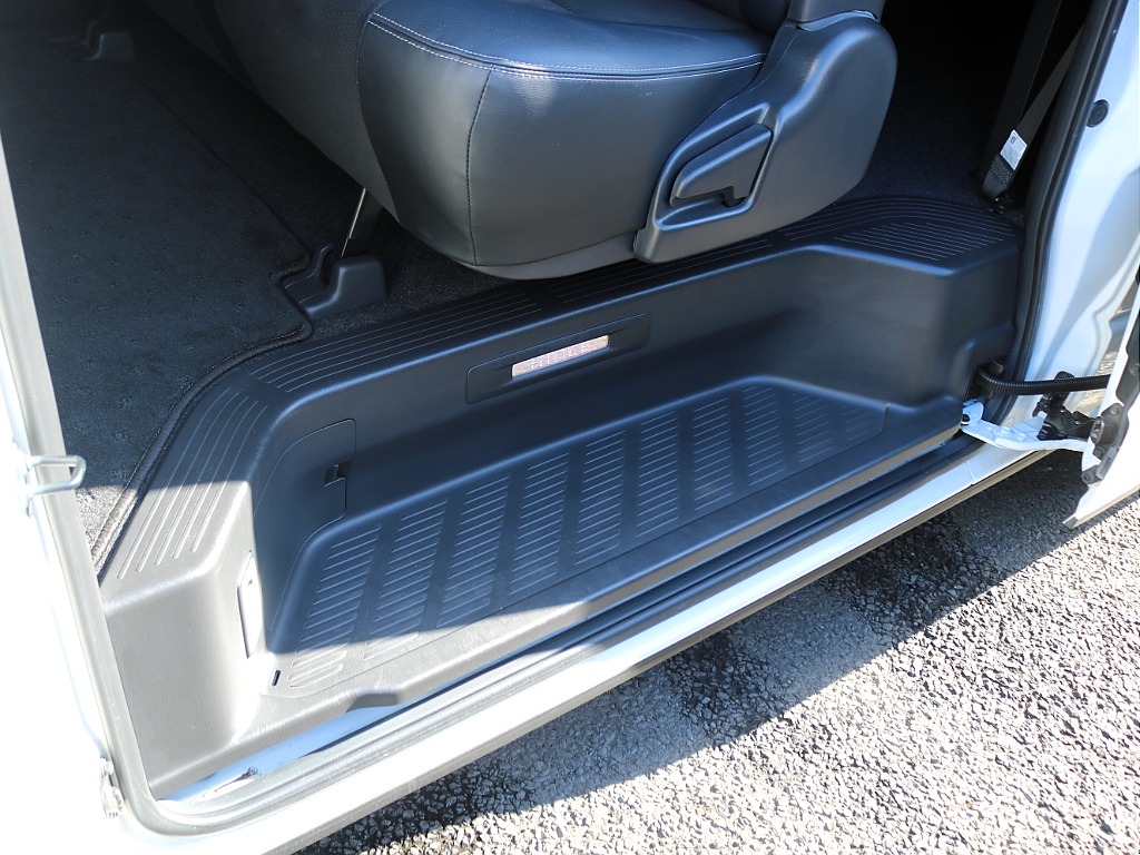 ＦＬＥＸグループは「すべての人に愛車を」をコンセプトに車種別に全国展開中！愛車と一緒に、ライフスタイルを充実させてもらいたいという思いで、ランクル仙台泉店では皆様のご要望になんでもお応えします♪