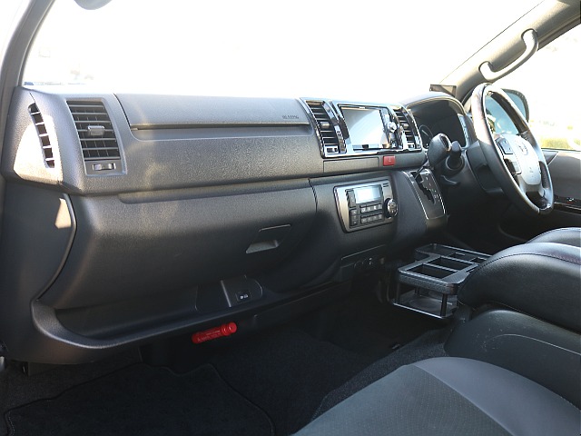 ダークプライムⅡ特有の黒木目マホガニー調のインテリアパネル♪助手席エアバックも装備済みです♪