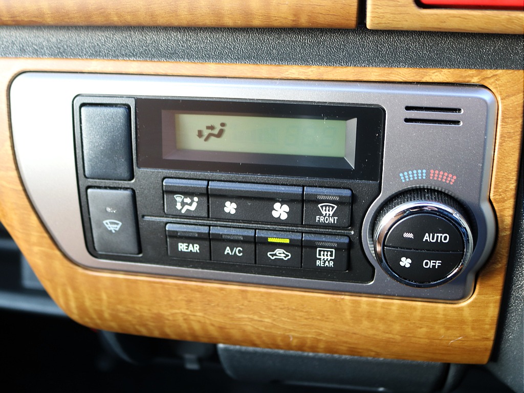 ついつい触りたくなるような内装の仕上がりです♪