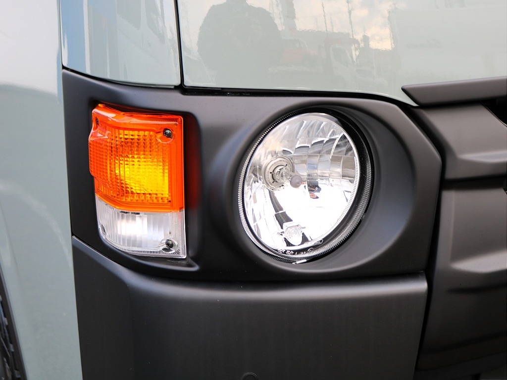 可愛らしい丸目ヘッドライト♪