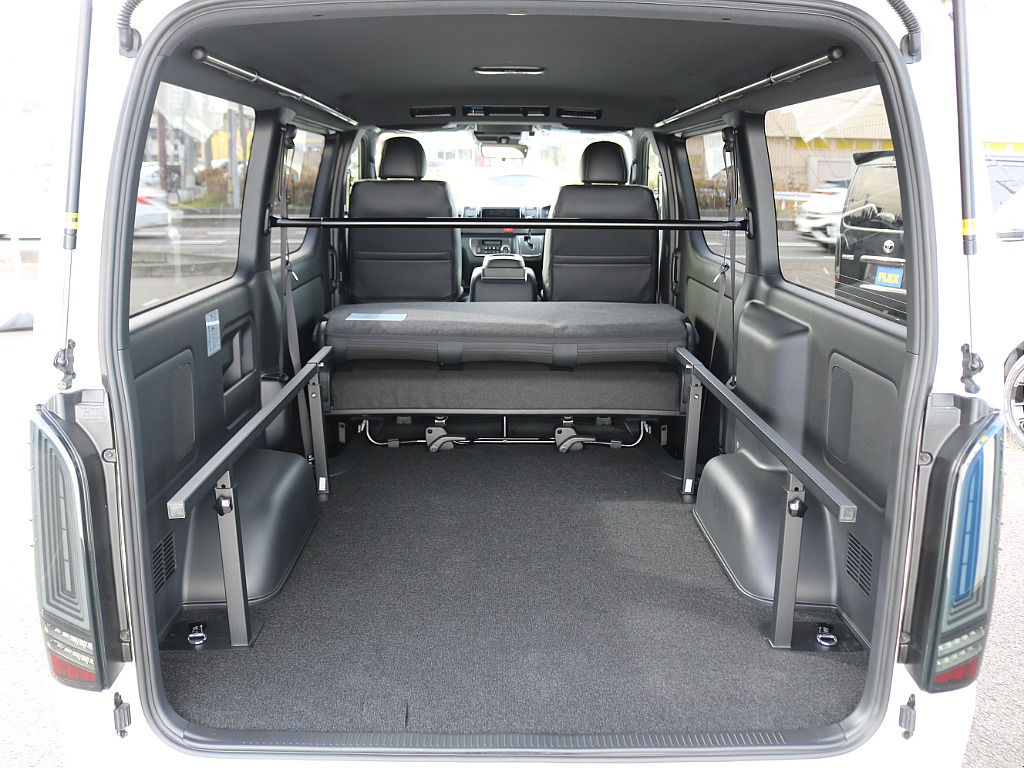 ベッドは簡単に動かすことが出来るので、お仕事用やプライベート用など様々シーンでお使いいただけます♪