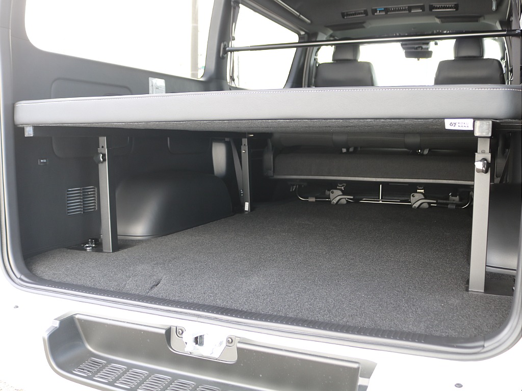 ラゲージルームは広々しています！ご家族でキャンプ、友人とスノーボードやゴルフ、一人旅で車中泊、と考えるだけでワクワクしますね♪良い思い出をたくさん作りましょう！