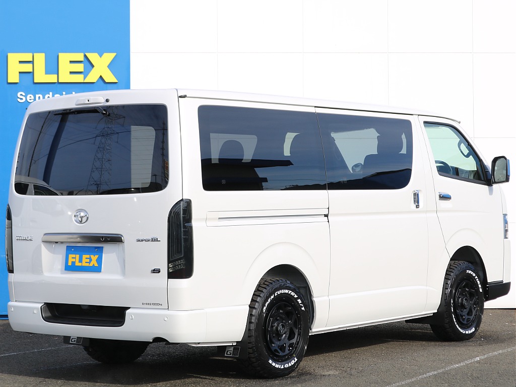 ランドクルーザーやハイエースなどを常時40台以上展示！お客様のニーズにあった最適なお車をご提案させていただきます。ご来店の際はお気軽にお問合わせください！