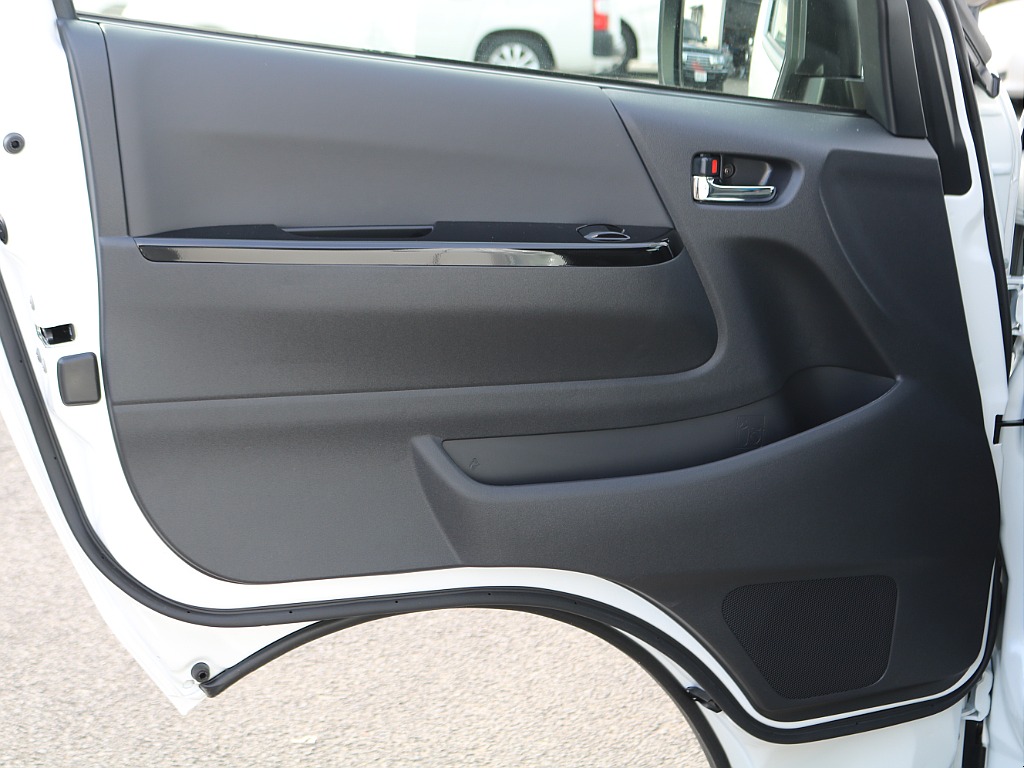 ＦＬＥＸグループは「すべての人に愛車を」をコンセプトに車種別に全国展開中！愛車と一緒に、ライフスタイルを充実させてもらいたいという思いで、ランクル仙台泉店では皆様のご要望になんでもお応えします♪