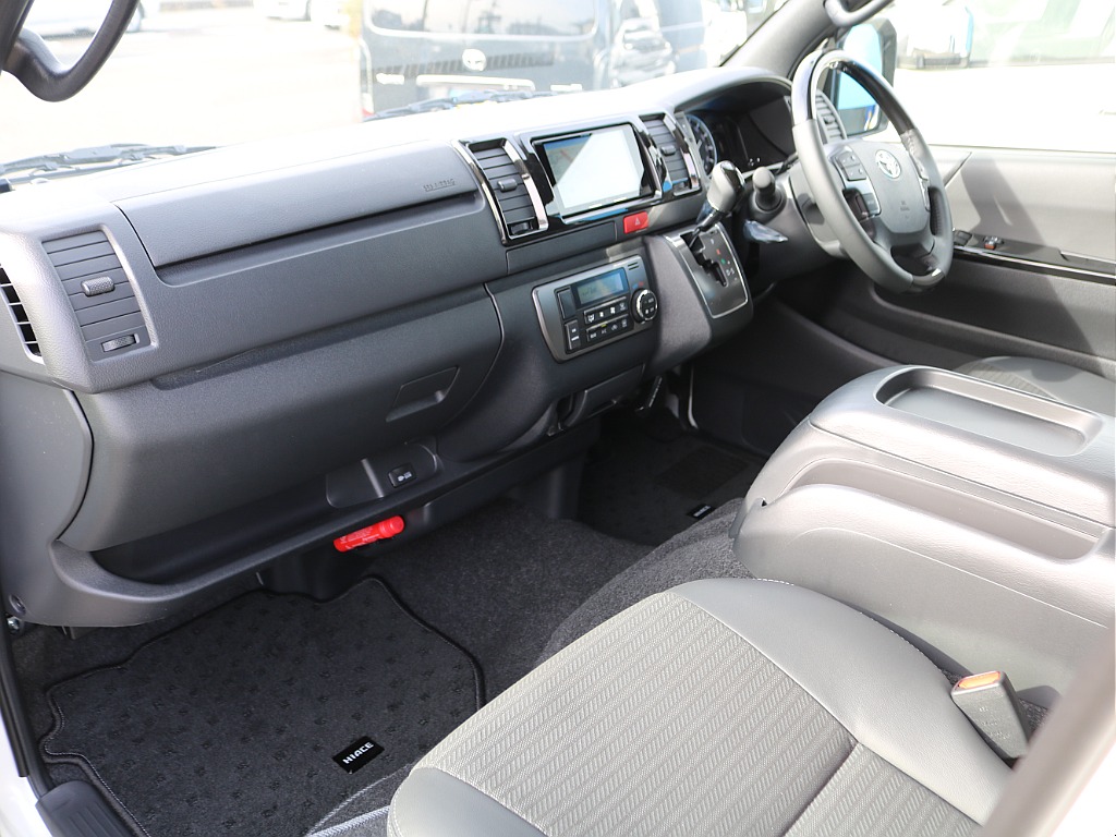 北海道～沖縄まで日本全国、遠方納車大歓迎です！現車確認が難しいお客様もご安心ください！お客様の目線に合わせ、お車のコンディション、装備品を細部までお伝えいたします！もちろん、ご自宅納車ＯＫです！